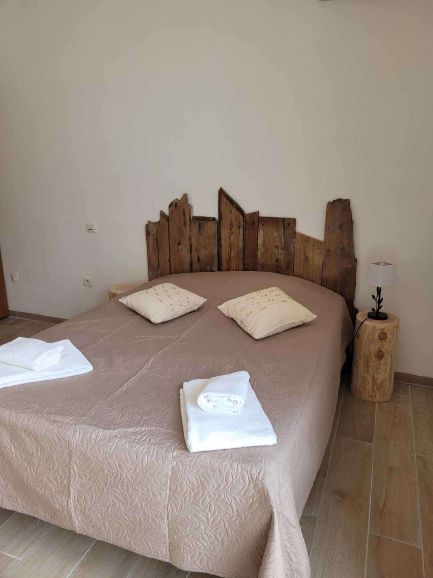 Le Cocardier Saintes-Maries-de-La-Mer Zimmer foto